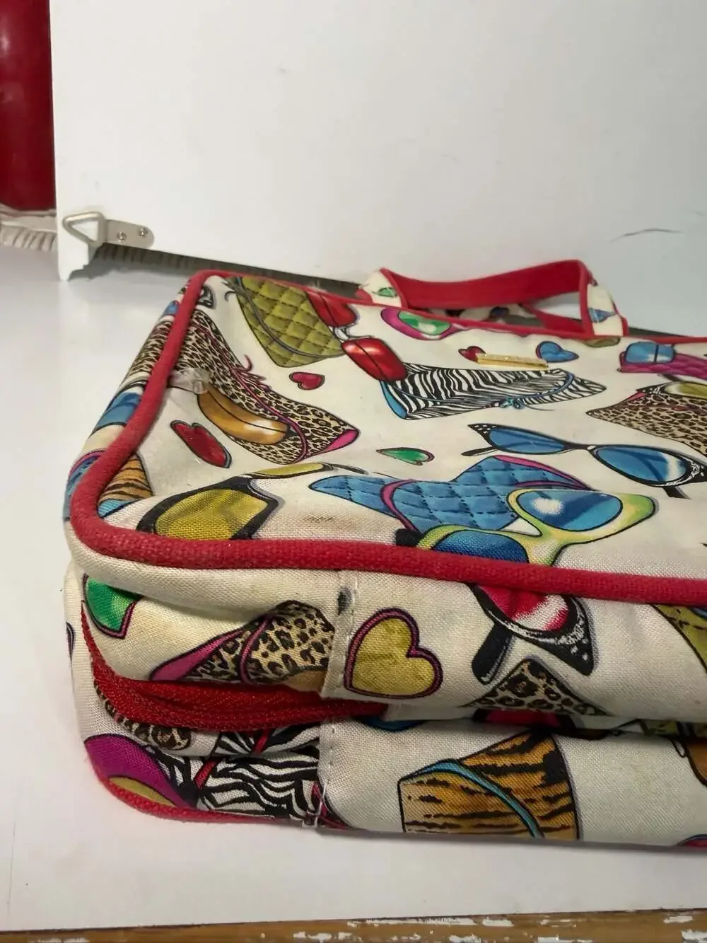 Celebrity Brand Travel Toiletry Bag with All-Over Sunglasses, Handbags Y2K